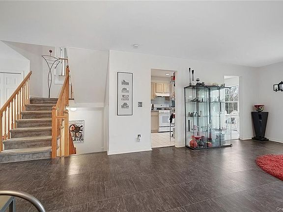 4th image of 212 Sara Ln