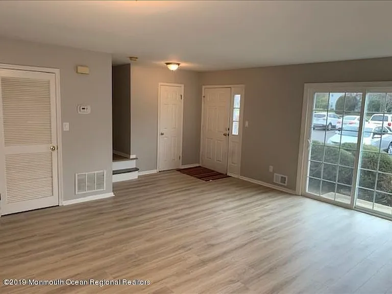 426 Indigo Ct — Photo 2