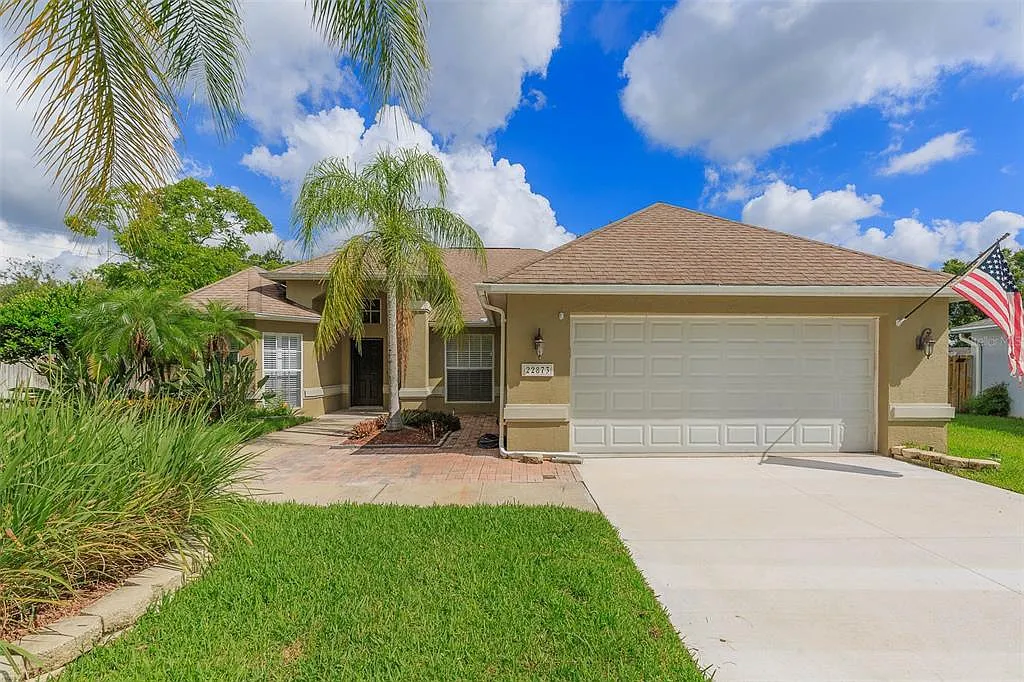 4 bed, 2.0 bath, 1762 sqft, $2,900 — Photo 3