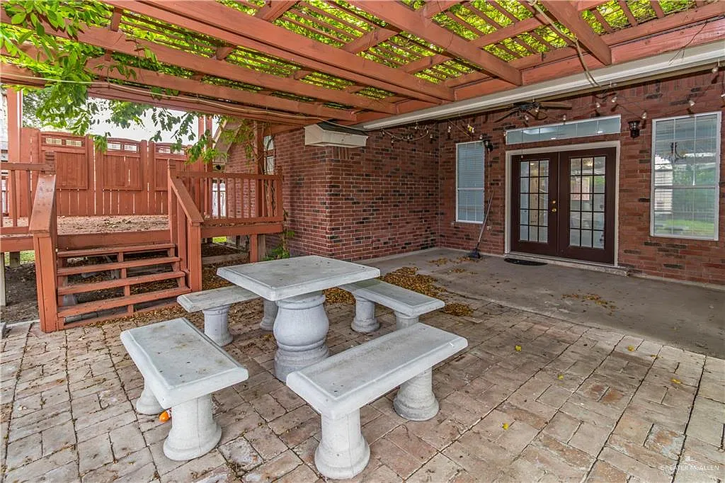 4 bed, 3.0 bath, 2045 sqft, $2,000 — Photo 2