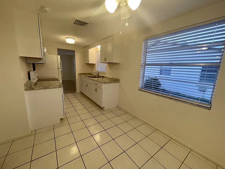 623 Shore Rd — Photo 20