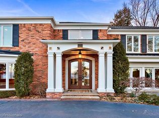 529 Lake Shore Rd, Grosse Pointe Shores, MI 48236