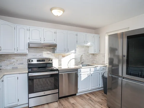 168 Hart St APT 18, Taunton, MA 02780