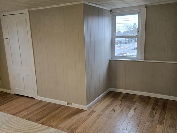 4th image of 874 Bedford St Floor 2