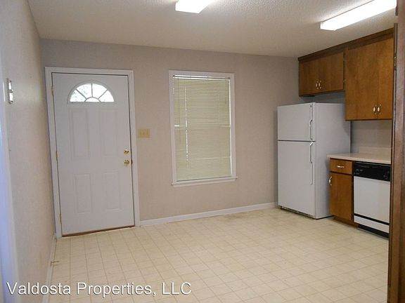 2nd image of 2605 Wedgewood Dr #A