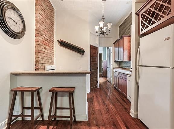 4th image of 221 Pine St