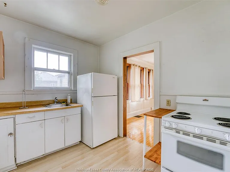 135 Oak St — Photo 5