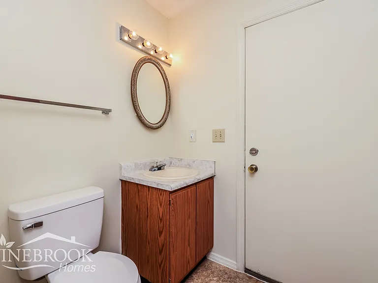 2464 Cross Village Dr — Photo 13