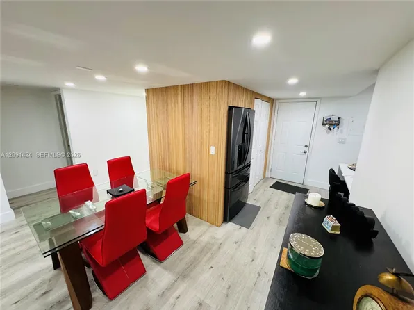 1555 W 44th Pl APT 214D, Hialeah, FL 33012
