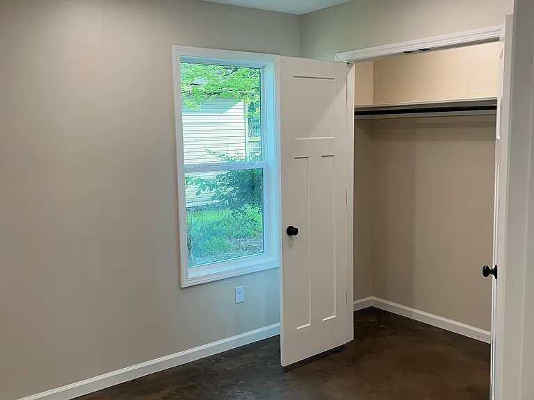 404 Locust Ave — Photo 17