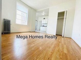 28-33 37th St #6, Astoria, NY 11103