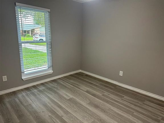 5th image of 228 Oak Manor Dr #228