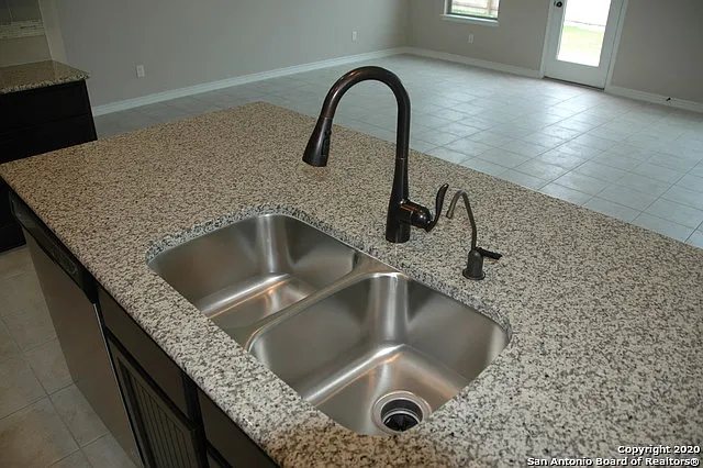 1905 Brook Bnd — Photo 7