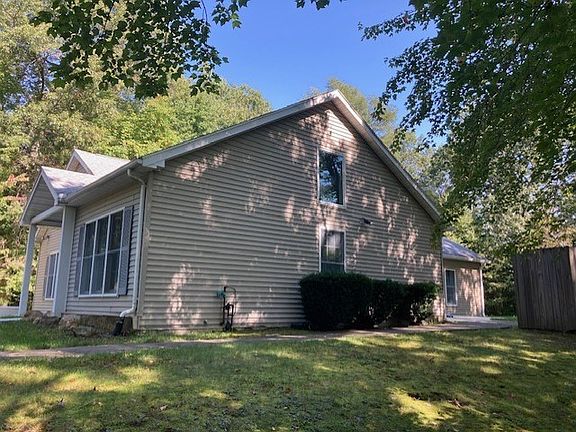 3rd image of 74 N Hatfield Rd