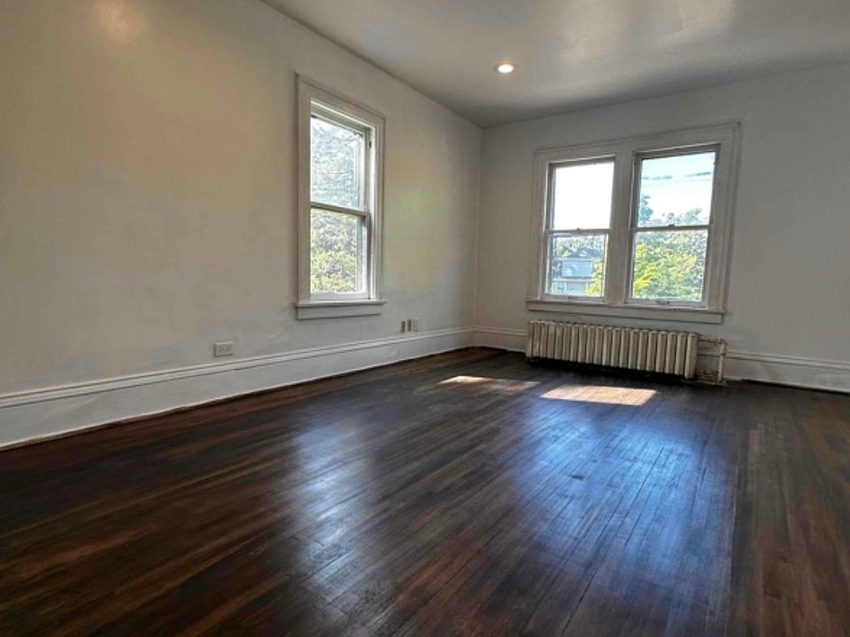 1st image of 3342 Freemont Ave N #2