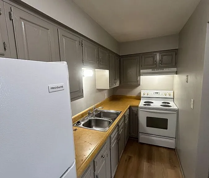 706 S 2nd Ave W #8 — Photo 3