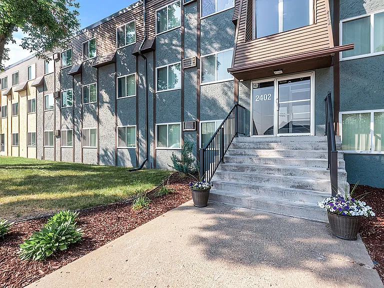109th Place Apartments — Photo 34