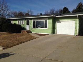 1009 20th St NW, Minot, ND 58703