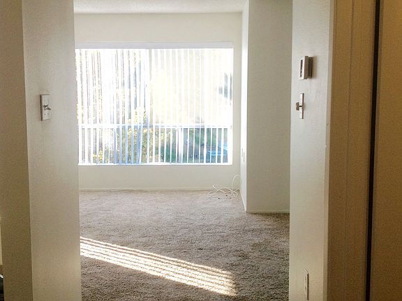 4th image of 788 Pinetree Cir APT 26