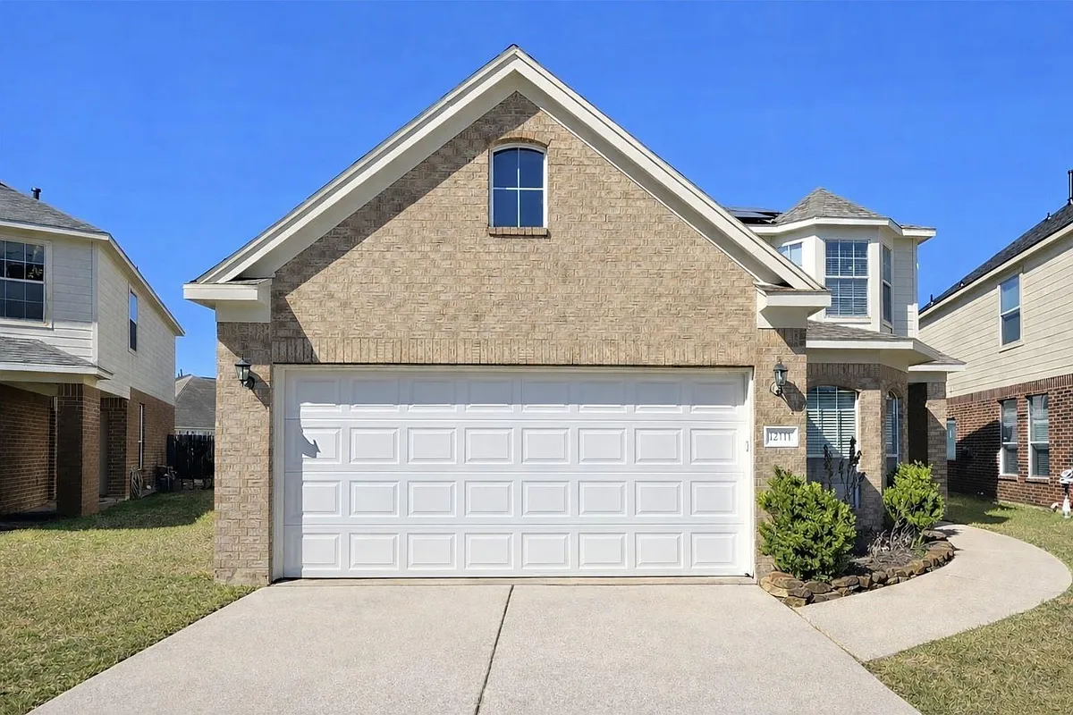 Photo 1 of 35 - 12111 Carriage Oak Cir - Humble, TX Primary Photo - 12111 Carriage Oak Cir