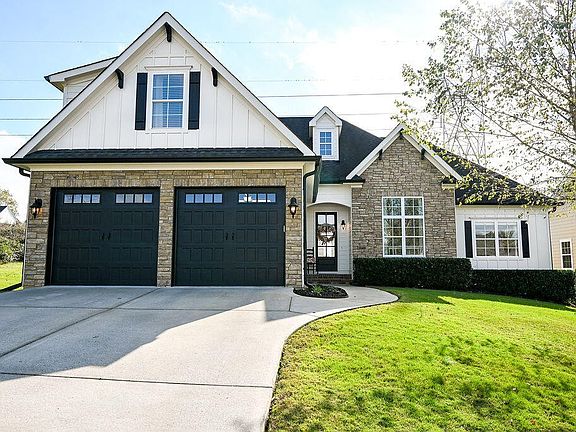2nd image of 705 Abby Glen Dr NE