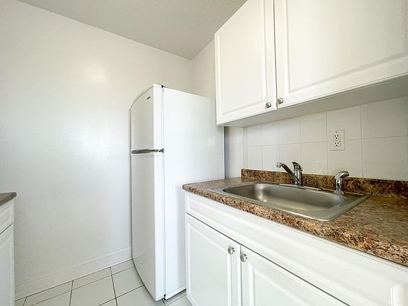 5th image of 42 E Sidney Ave #10K
