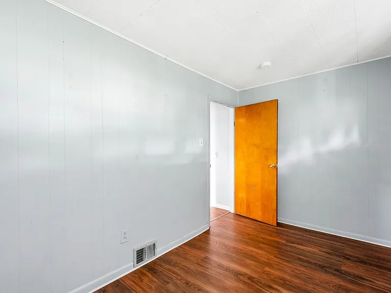 43 Lindsay Rd — Photo 11