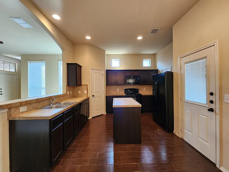 622 Creekside Cir — Photo 10