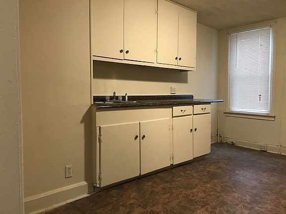 3rd image of 439 W Antietam St
