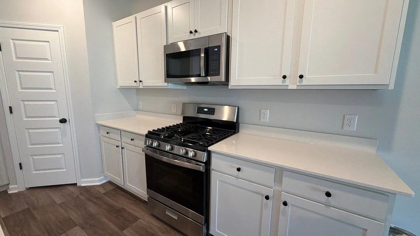 3 bed, 1437 sqft, $2,000 — Photo 4