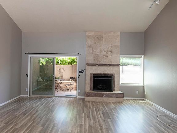 8100_Camelback_Living1_79