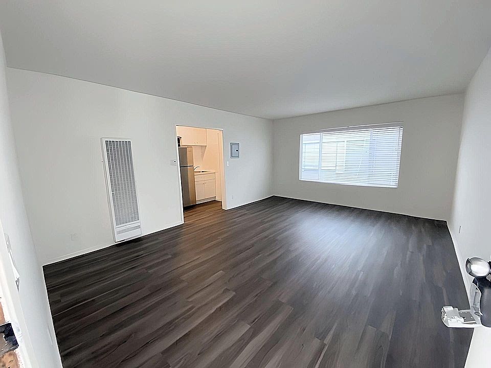 1st image of 30 S Venice Blvd #4