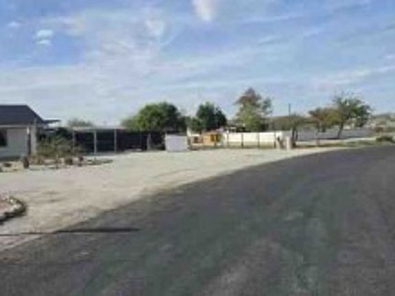 Exterior Neighborhood (street photo)