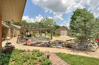 OUTDOOR ENTERTAINMENT HEAVEN!