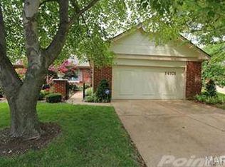 14101 Baywood Villages Dr, Chesterfield, MO 63017