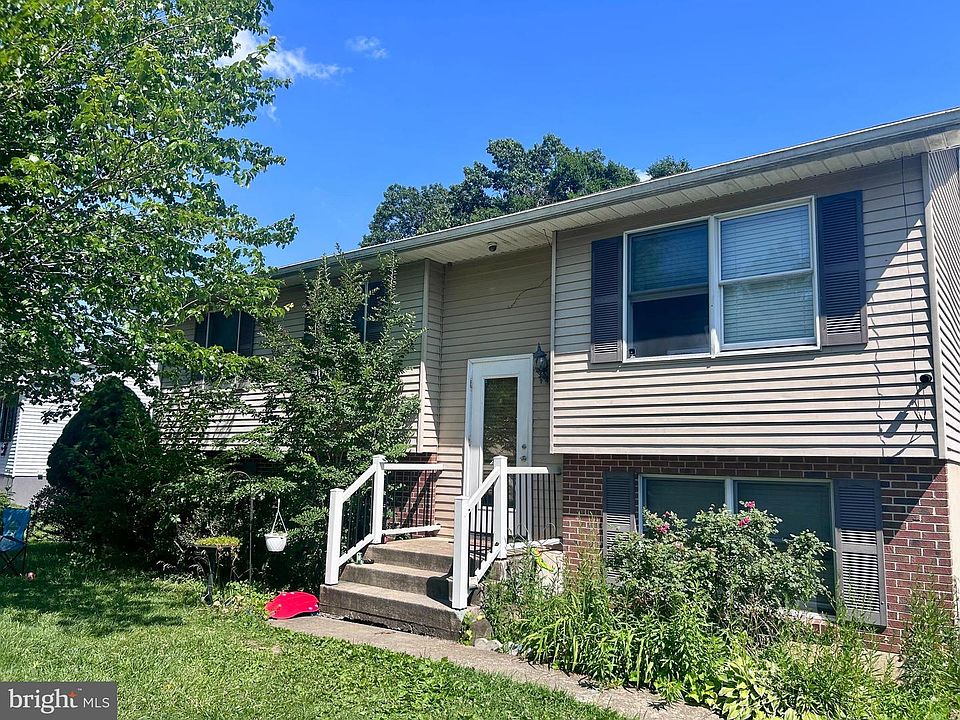 1st image of 307 E Village Rd