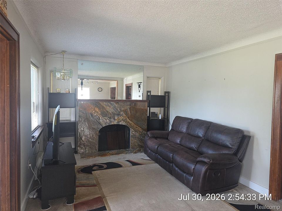15940 Newburgh Rd, photo 12