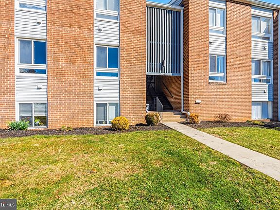 2nd image of 453 Moores Mill Rd APT 3