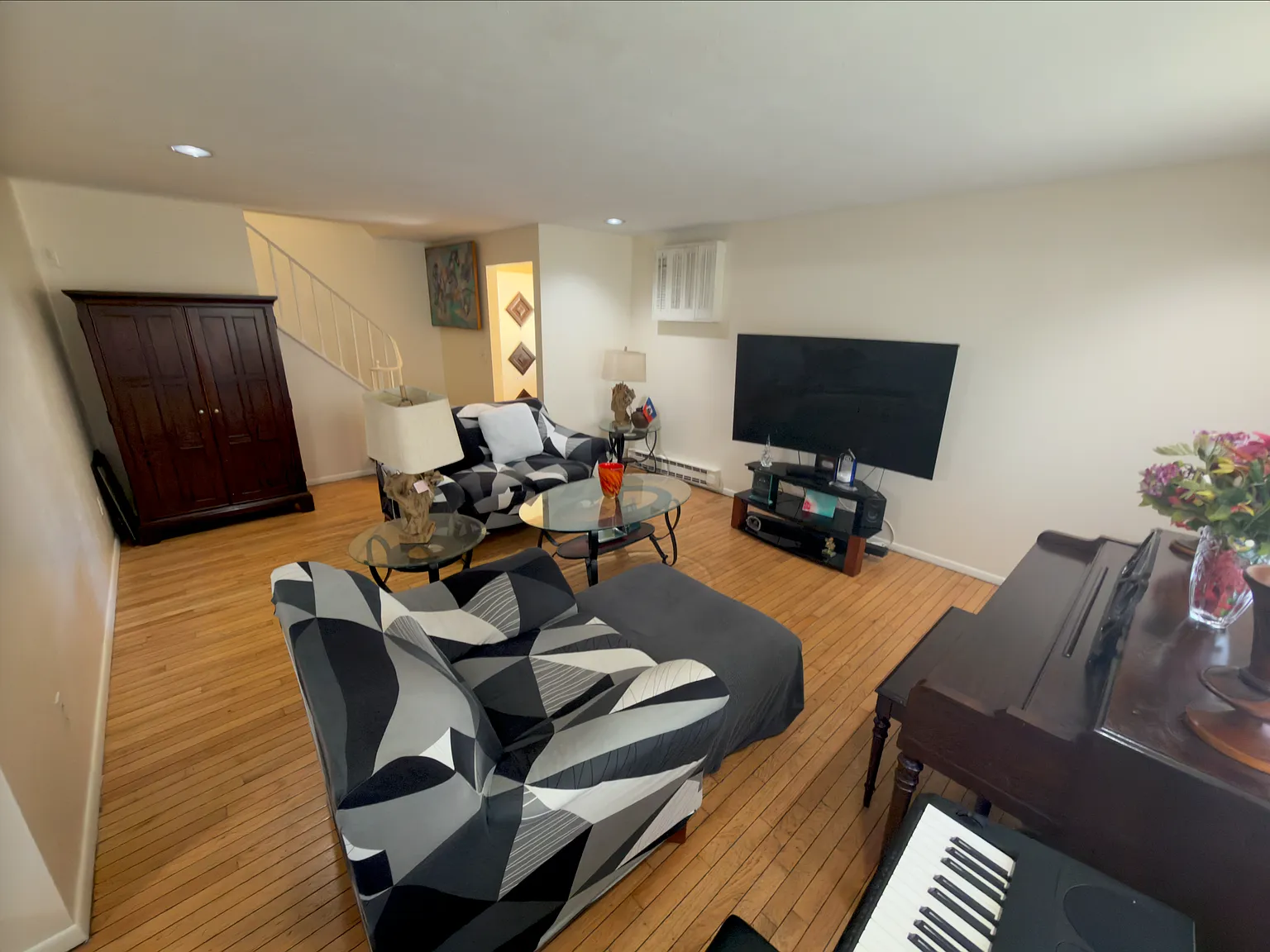 2 bed, 1144 sqft, $3,300 — Photo 2