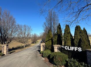 426 Cliffside Dr, Russell Springs, KY 42642