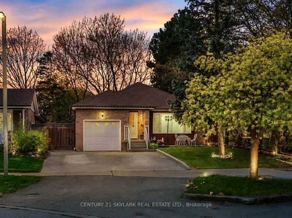 3353 Martins Pine Cres, Mississauga, ON L5L 1G3