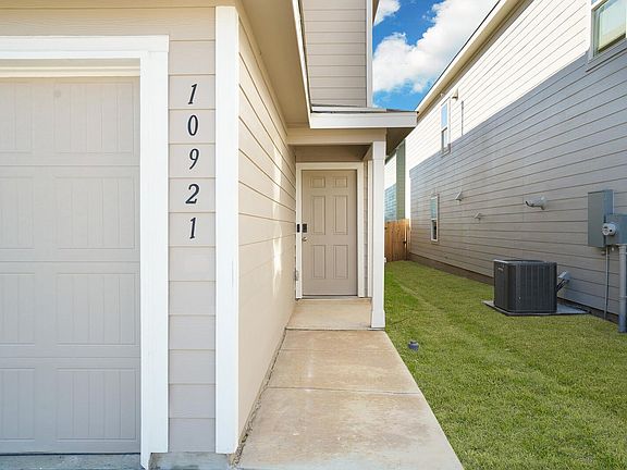 5th image of 10921 Presa Way