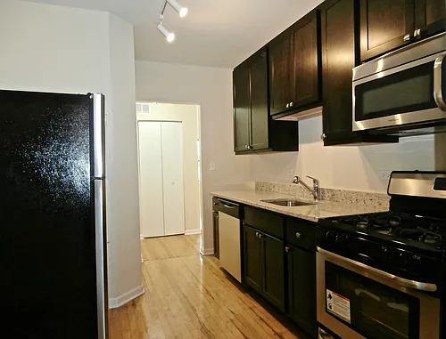 3119 W Lawrence Ave Photo 1