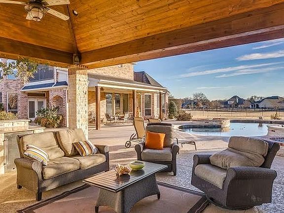 4th image of 3700 Vista North Dr