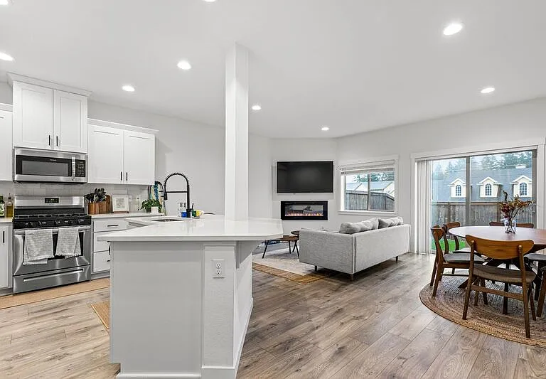 16392 SE Shimmering Leaf St — Photo 1