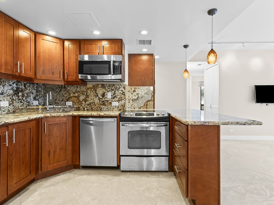 1st image of 225 Queen St APT 17A