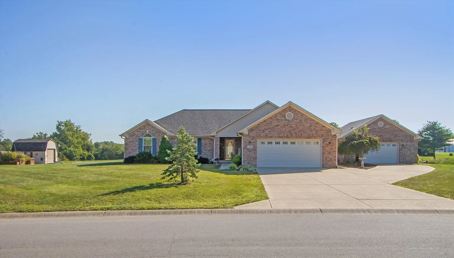3850 Hunters Rdg photo 1