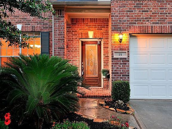 2nd image of 15 Ebony Oaks Pl
