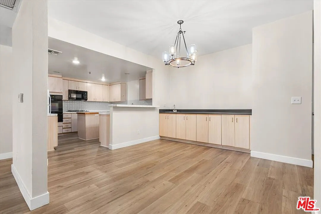 2 bed, 2.0 bath, 1415 sqft, $3,400 — Photo 4