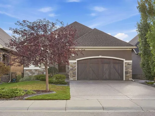 37 NE Cranbrook Hts SE, Calgary, AB T3M 1W5